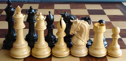 Heiloom Chess set and Chess Pieces