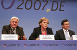 Außenminister Steinmeier, Bundeskanzlerin Merkel und EU-Kommissionspräsident Barroso  © Claus Andree-Röhmholdt