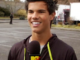 'Twilight' Actor Taylor Lautner Is Eager To Deliver 'Naked' Line, Master Driving